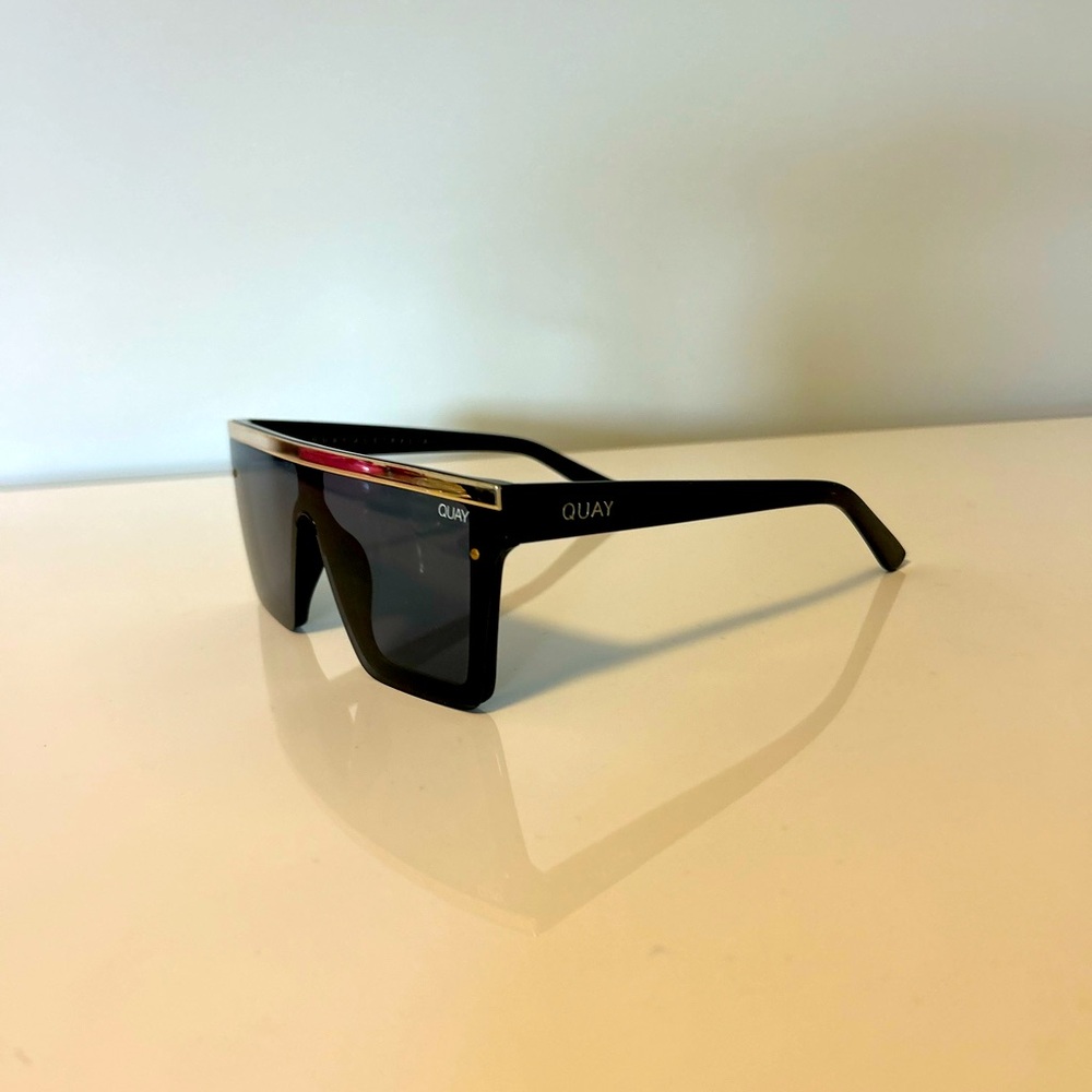 Quay Sunglasses – Black with Gold Accent | Lightly Worn
